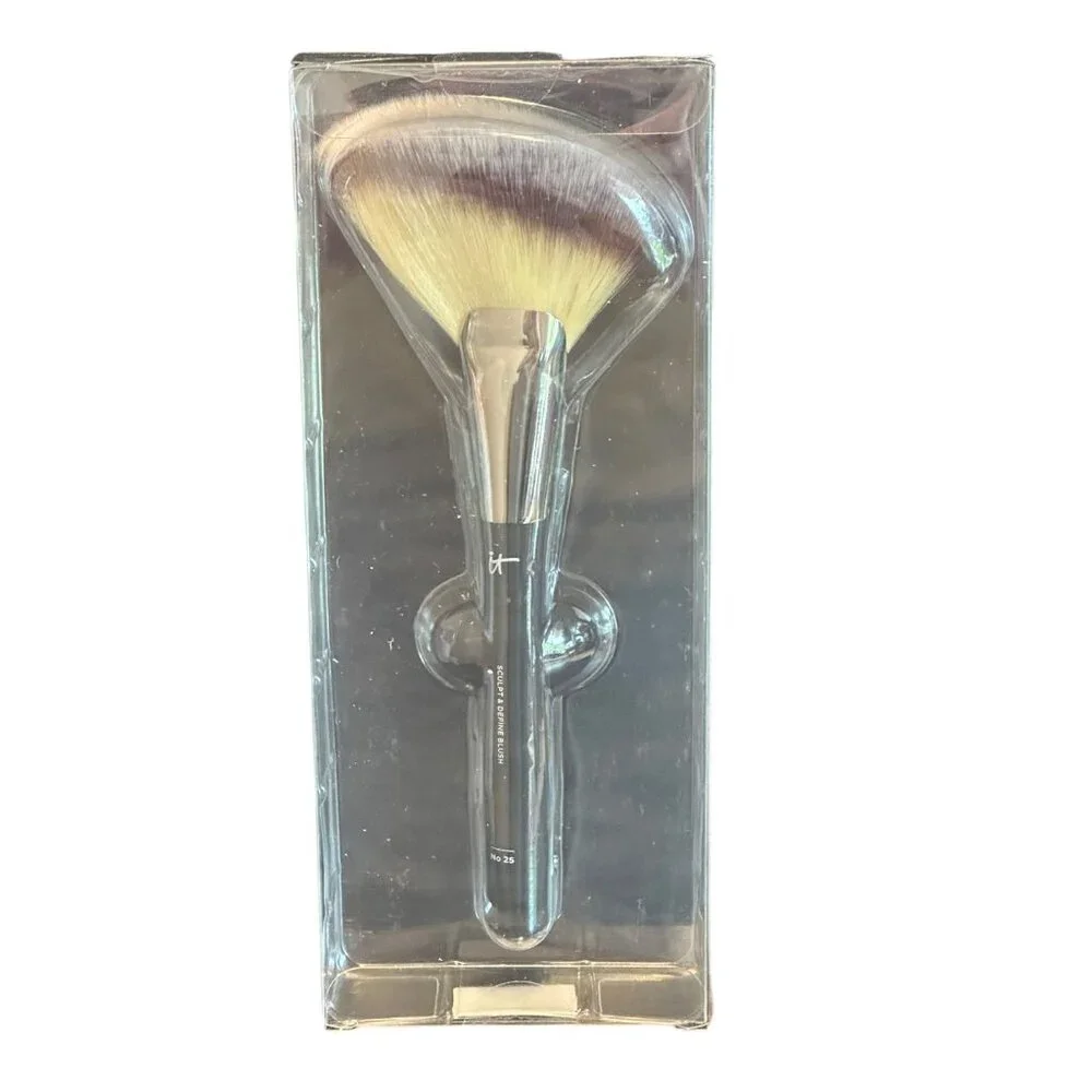 IT COSMETICS Heavenly Luxe Sculpt & Define Blush Brush #25. NEW in Box. Sealed.‎